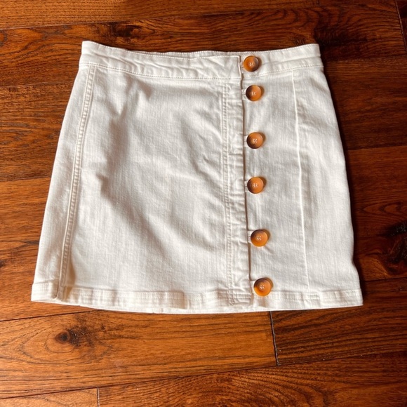 Free People white size 10 white denim mini skirt EUC - Picture 8 of 15